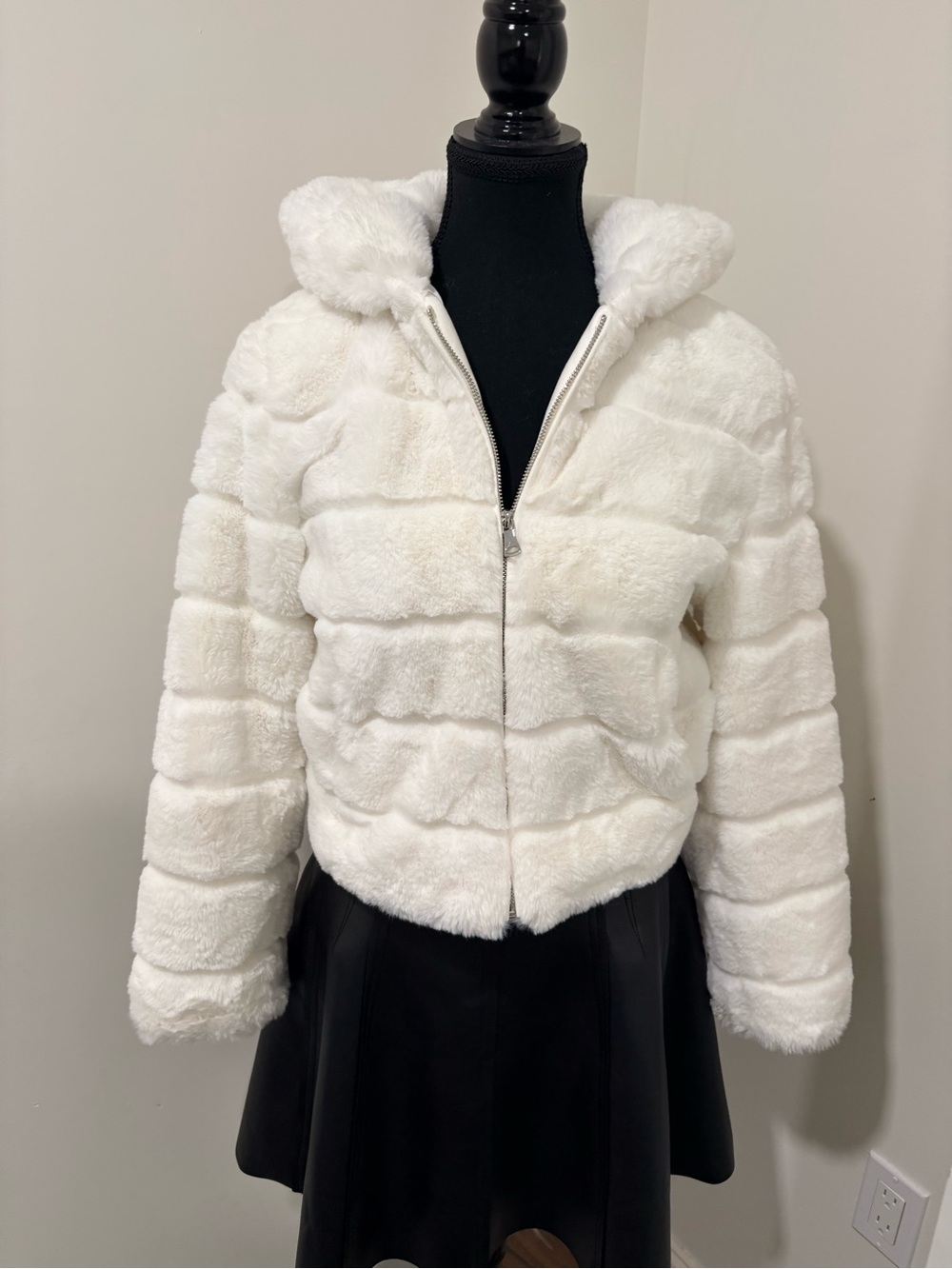 Juniors tractr medium  White Faux-Fur Hooded Zip Jacket